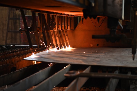 今天，向堅(jiān)持在一線(xiàn)工作的鋼結(jié)構(gòu)工人致敬